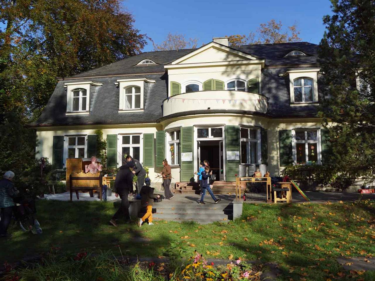 m_robert-koch-park_haus-4 BGL Nachbarschaftshilfeverein - Termine & Veranstaltungen - Spaziergang im Robert- Koch- Park