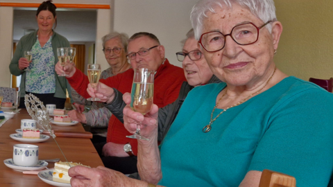 s_prost-zum-vereinsjubilaeum-im-treffpunkt-gohlis BGL Nachbarschaftshilfeverein - Start